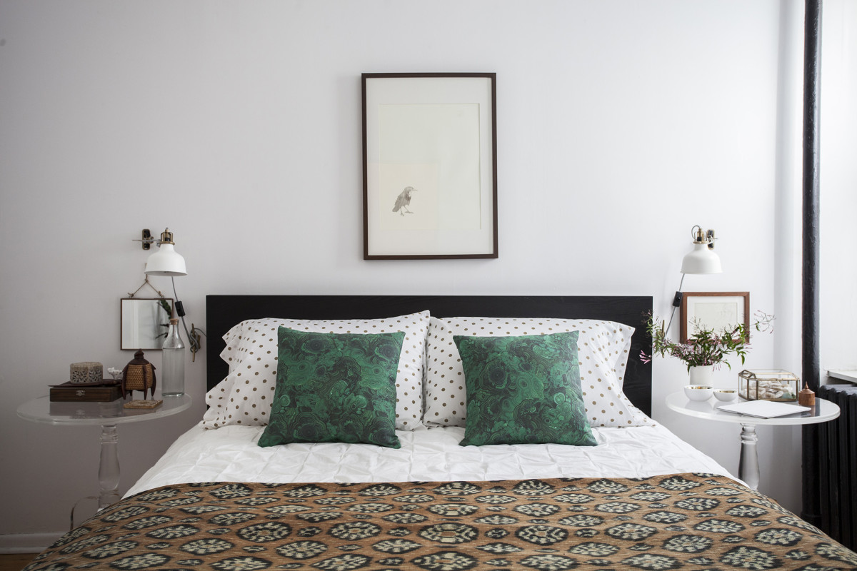 Декоративные подушки на кровати: 12 оригинальных идей