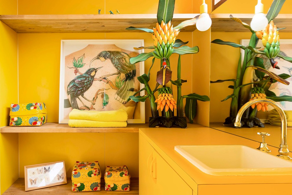 25 жизнерадостных жёлтых ванных комнат