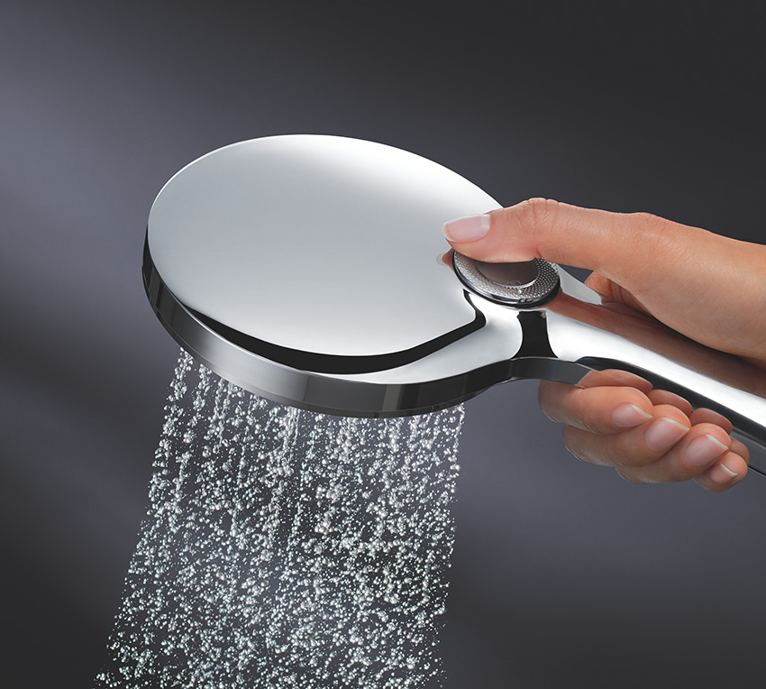 Компания Grohe разработала ручной душ с кнопкой управления на корпусе