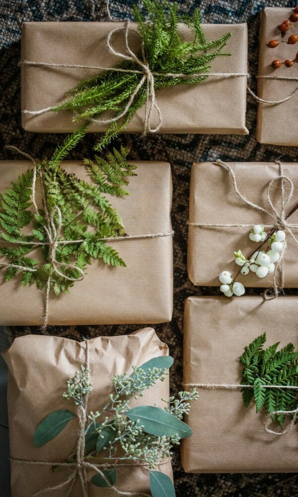 Упаковка новогодних подарков: 10 способов украсить крафт